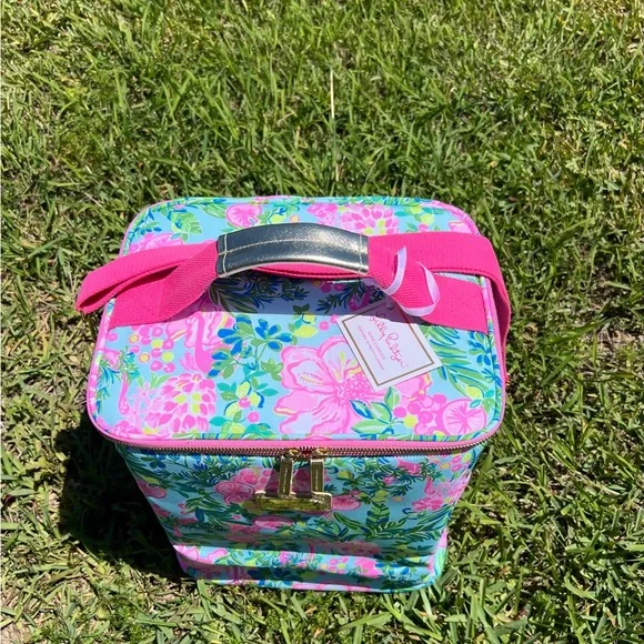 LILY PULITZER Pink and Blue cooler Vibrant Design - Picture 7 of 13